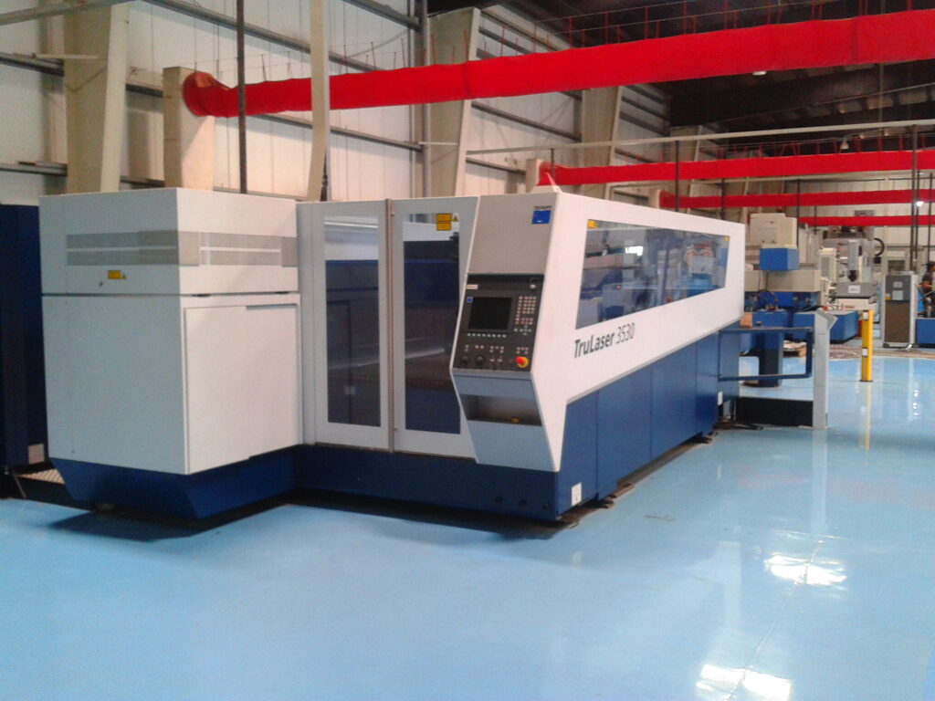 CO2 laser cutting machine with sheet metal on the cutting table